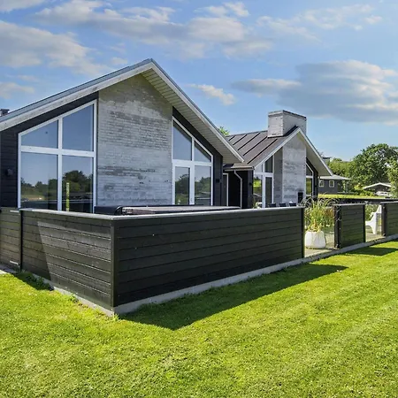 بيت للعطل 20 Person In *